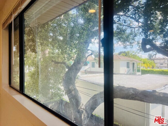 Building Photo - 532 El Dorado St