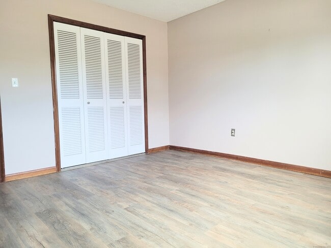 Building Photo - 1103 Twin Circle Dr
