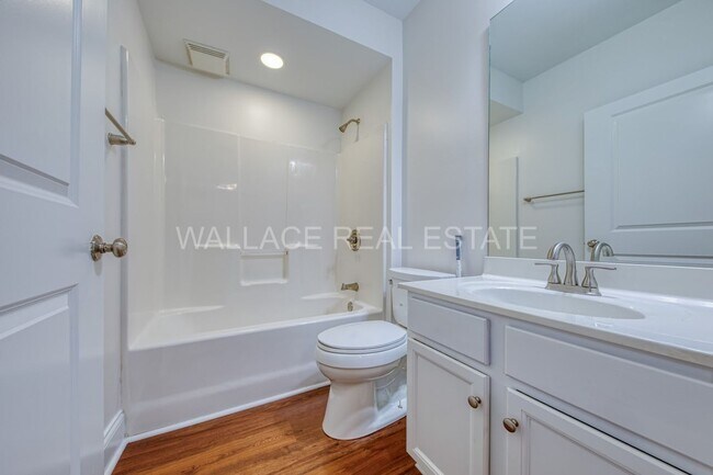 Building Photo - 3 BEDROOM CONDO IN RIVER TOWNE - A GATED LAKEFRONT COMMUNITY!!