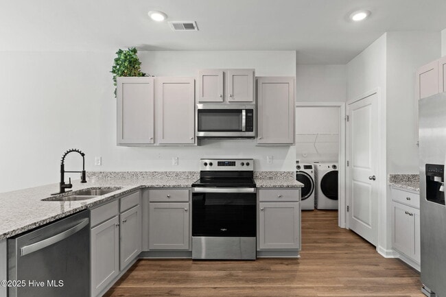 Building Photo - 1760 RIVERTON Dr SE
