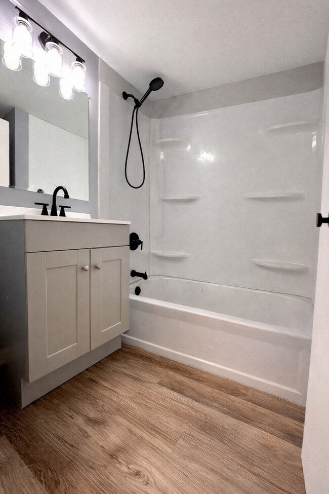 Building Photo - 725 S Spencer Rd