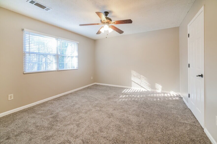 Building Photo - 1860 Rainbow Ln