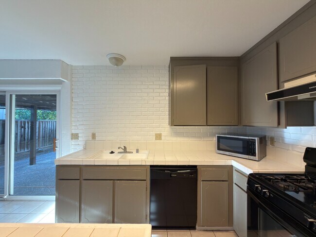 Building Photo - Spacious 3BR/2BA Single Family Home | 2-Car Garage + Great San Jose Location