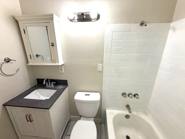 Building Photo - 1471 Park St