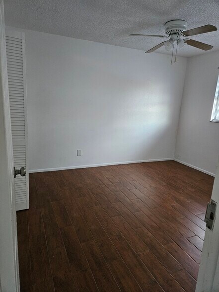 Building Photo - 802 Lake Palms Dr