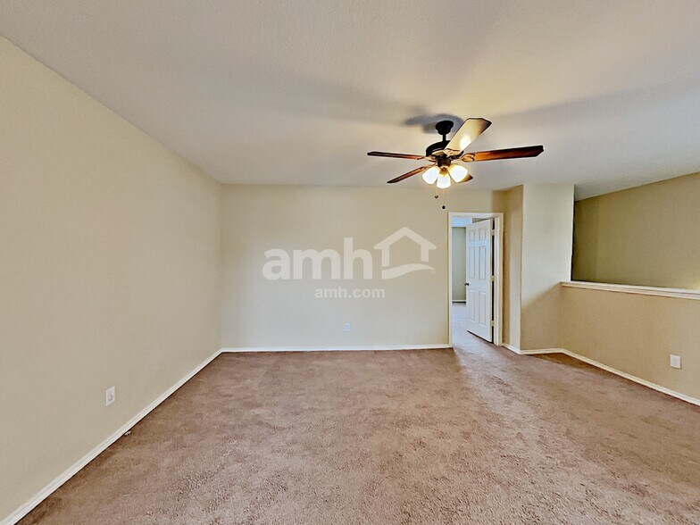 Building Photo - 9210 Pacific Maple