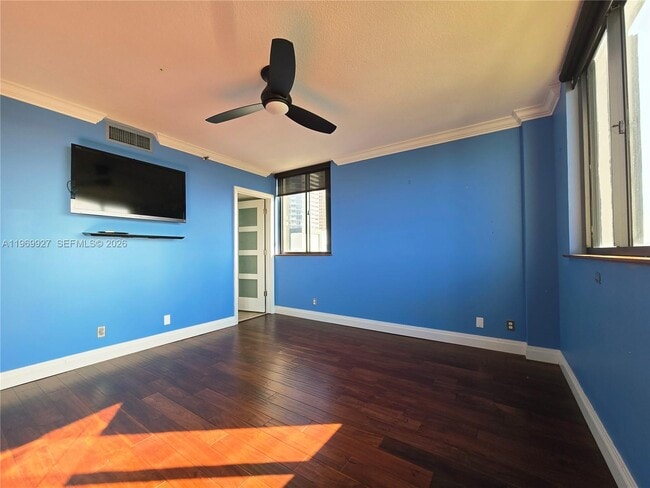 Building Photo - 2300 NE 33rd Ave