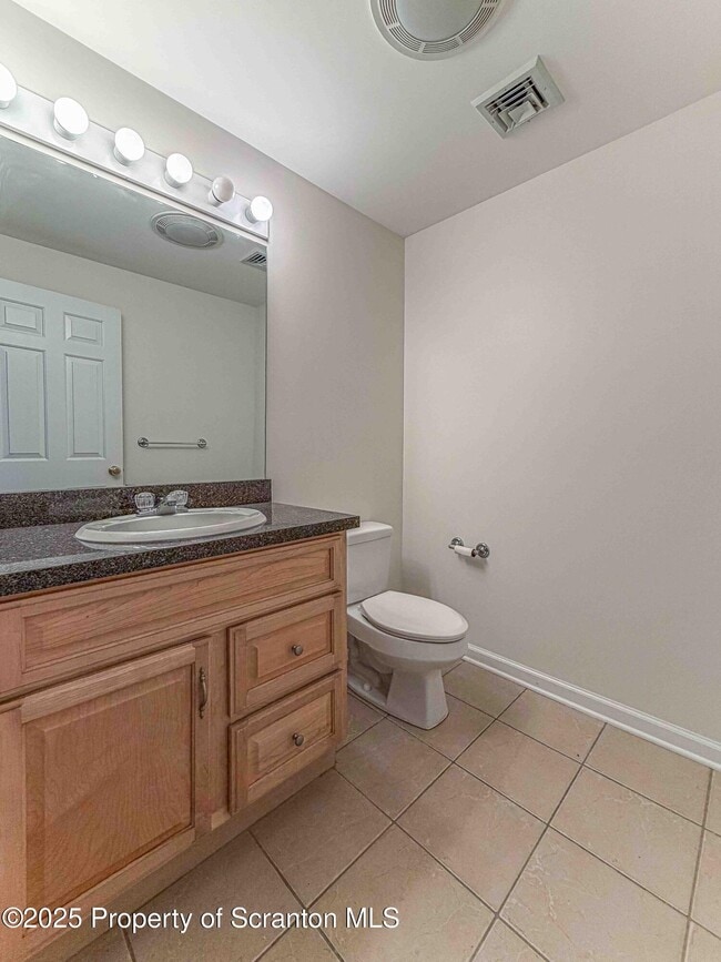 Building Photo - 4013 Pond View Dr