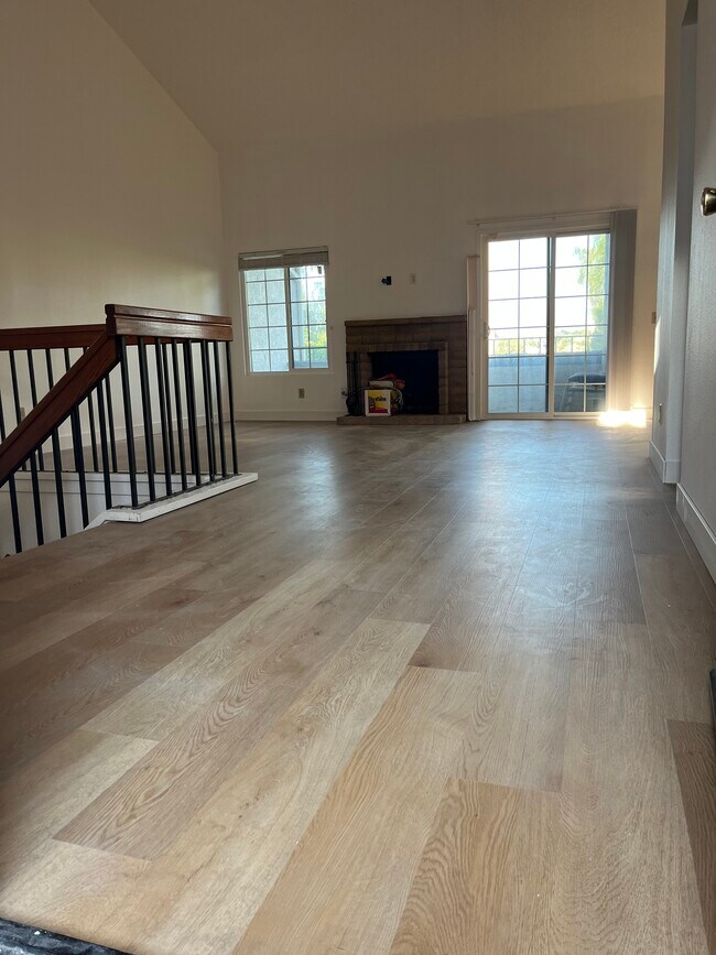 Building Photo - 1550 Apache Dr