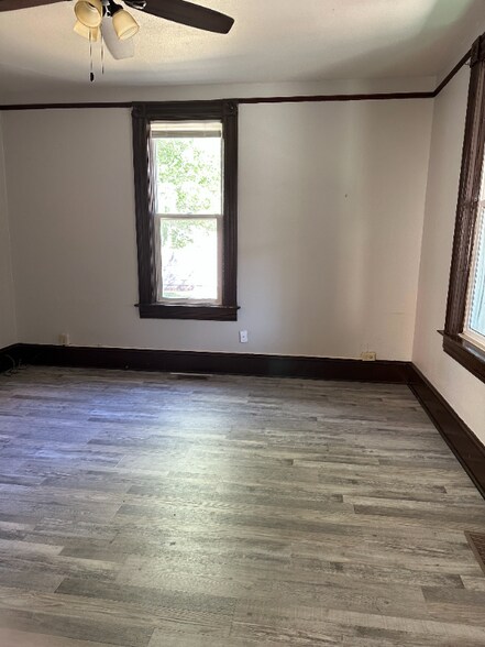 Building Photo - 929 Redfield St