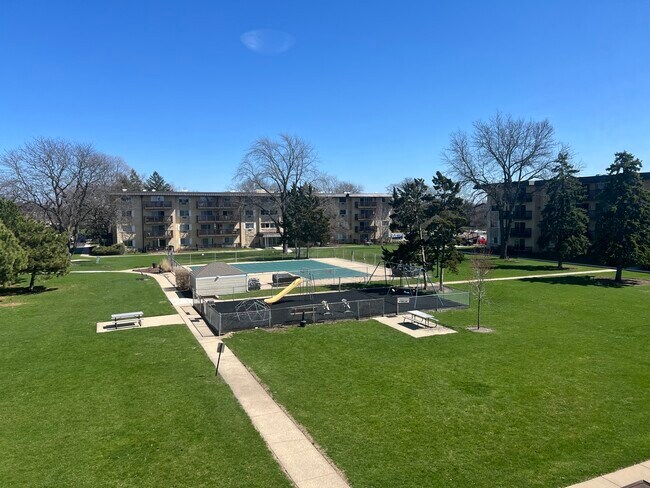 Building Photo - 2218 S Goebbert Rd