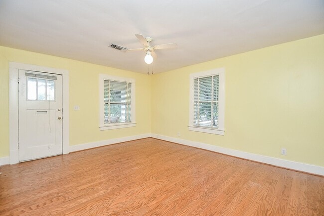 Building Photo - 4528 Magnolia St