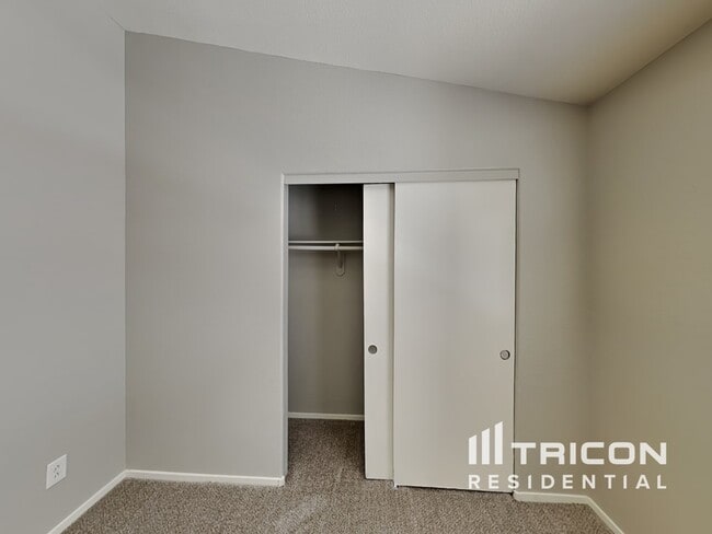 Building Photo - 2900 Mt Hope Dr