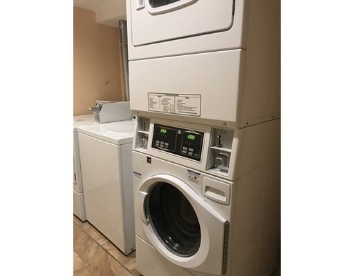 Building Photo - 358 Main St