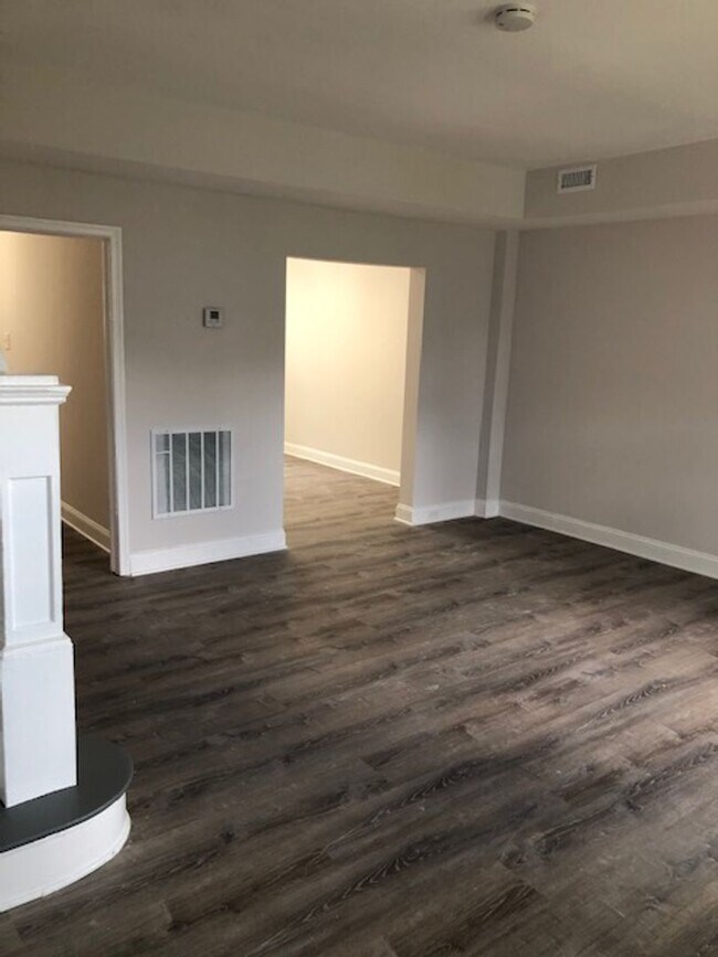 Building Photo - Beautiful and ready to move in 3 Bedroom, ...