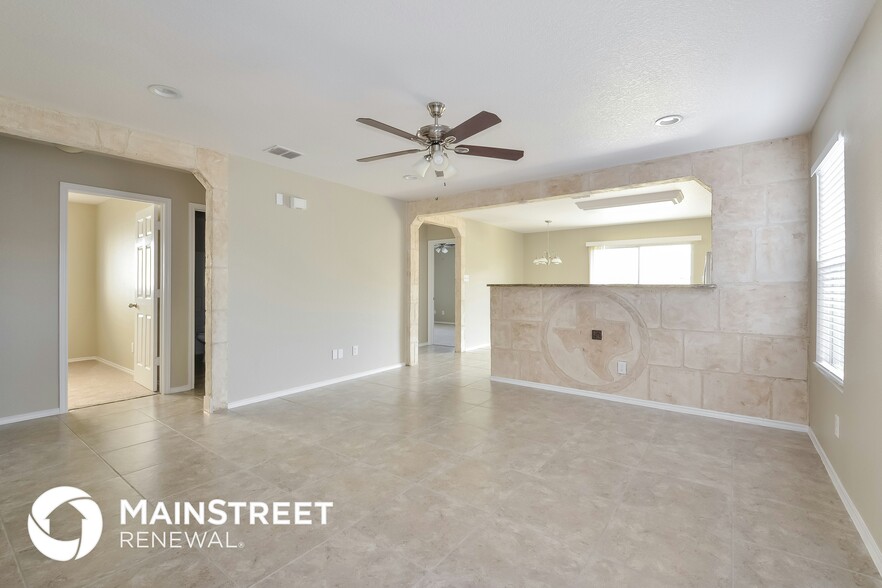Building Photo - 9318 Maple Silver