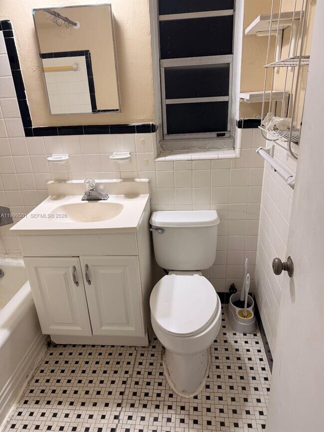 Building Photo - 1955 Taylor St