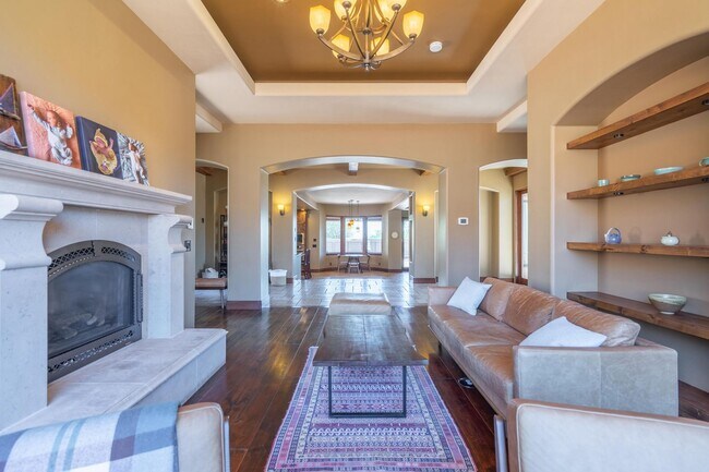 Building Photo - Exquisite Custom Home in Prestigious Commu...