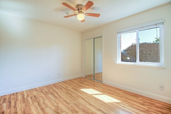 Building Photo - 6233 Montecito Blvd