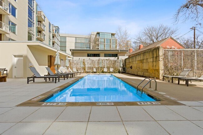 Building Photo - 210 Lee Barton Dr