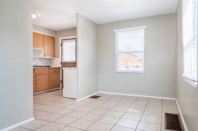 Building Photo - 2125 Garfield Ave