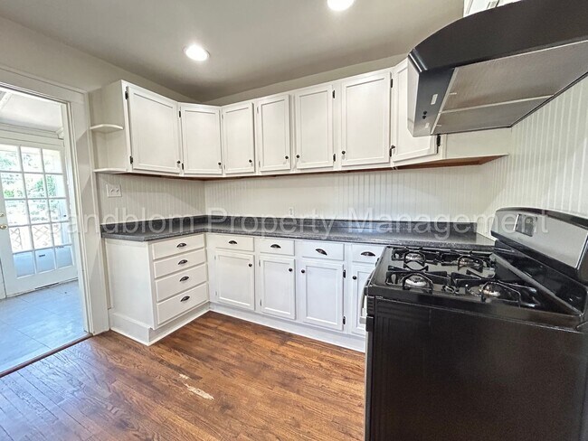 Building Photo - FOR LEASE | University of Tulsa | Availabl...