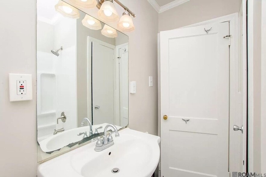 Building Photo - 1725 April St