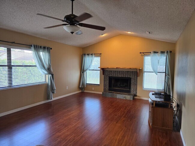 Building Photo - Be Home for the Holidays!