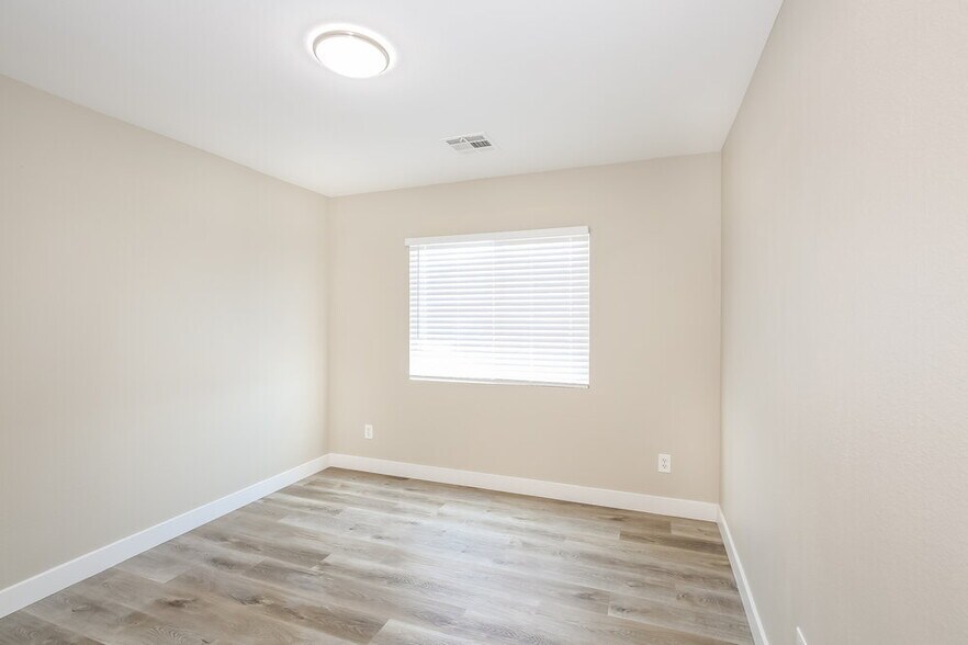 Building Photo - 4477 Oberlander Ave