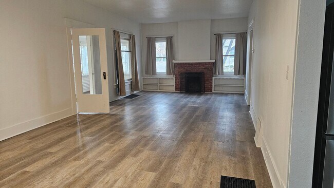 Building Photo - 2301 W Regan Ave