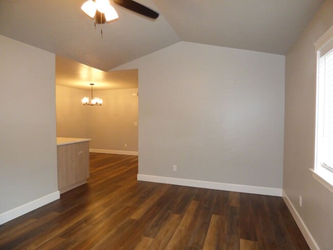 Building Photo - 3576-3578 Fisher Ct NE Salem, OR 97305