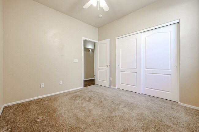 Building Photo - Great Litchfield Park Neignborhood!