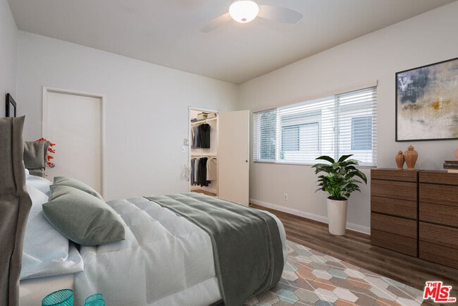 Building Photo - 5139 Balboa Blvd