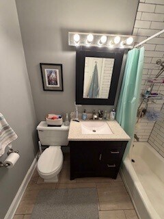 Building Photo - 805 W Oakdale Ave