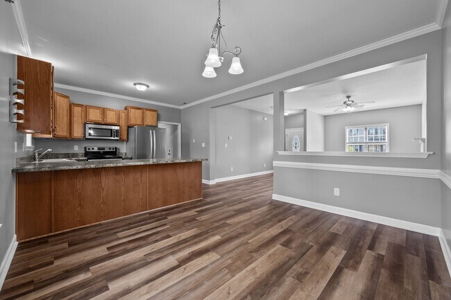 Building Photo - Welcome to Southwest Plantation!