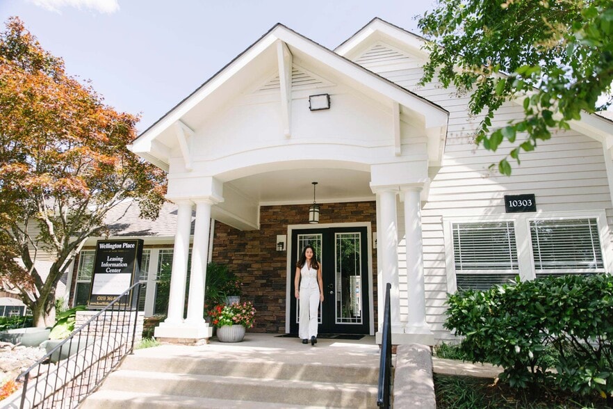 Primary Photo - Wellington Place at Olde Town