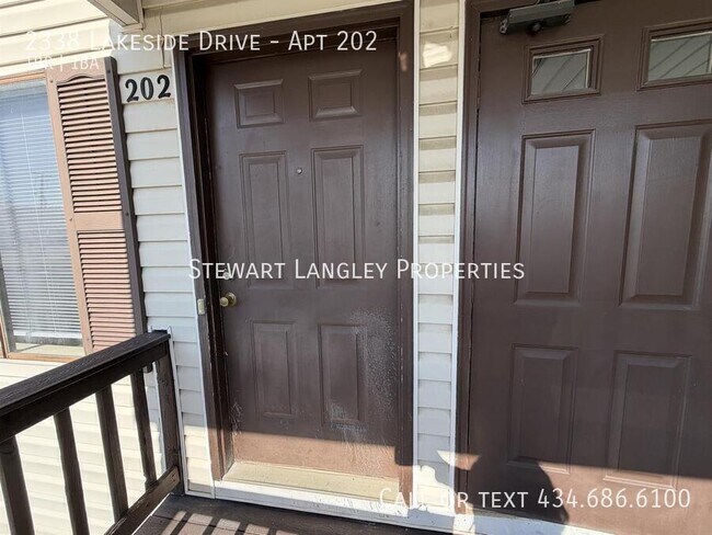 Building Photo - 2338 Lakeside Dr