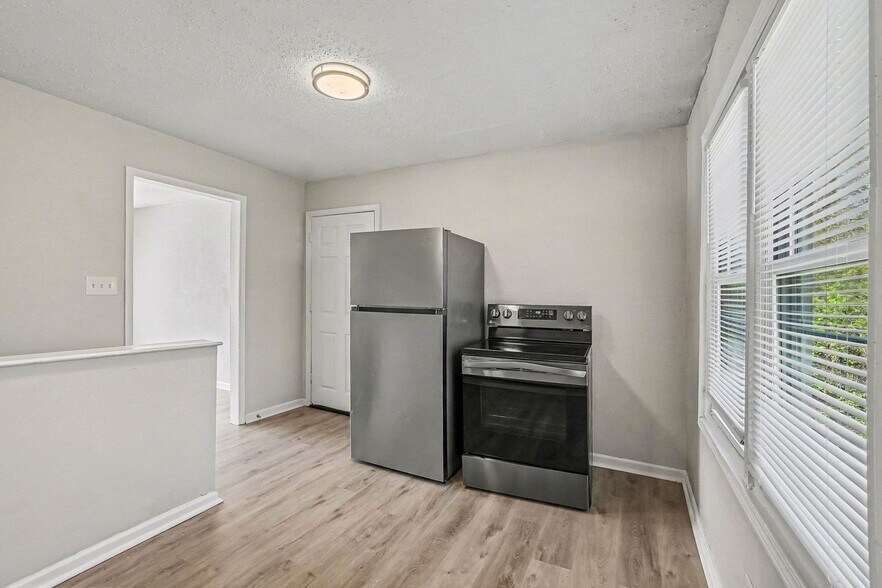 Building Photo - 3854 E 59th St