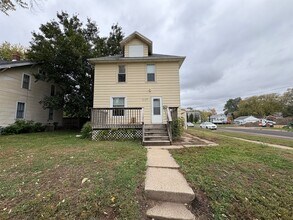Building Photo - 3 Bedroom 1 Bathroom Single Family Home