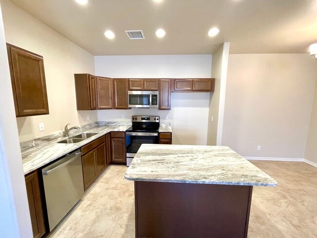 Building Photo - 2024 Built 2 Bedroom Home with 2 Car Garage!