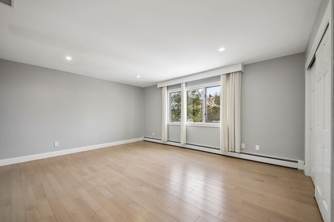 Building Photo - 11 Hudson Terrace