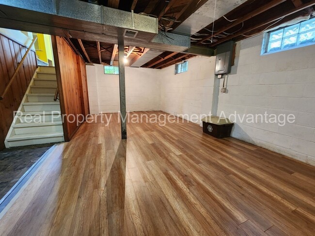 Building Photo - Ferndale Artistry with 2 Full Baths - Short Walk to Downtown Ferndale!