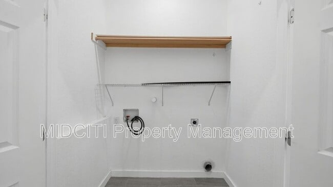 Building Photo - 893 E Mather St