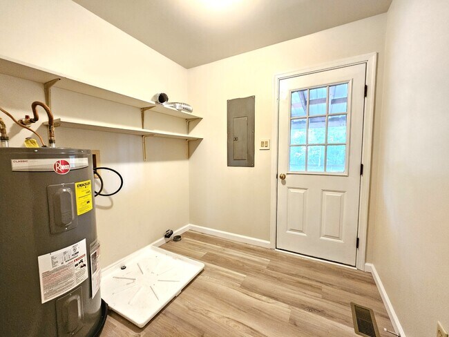 Building Photo - 29776 Polks Rd