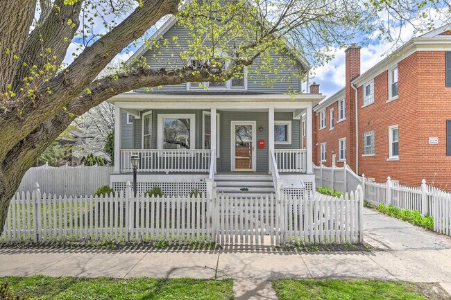 Building Photo - 1129 Augusta St