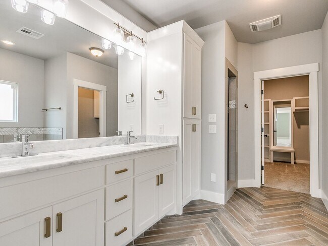 Building Photo - 5 Bedrooms + 3 Baths + Piedmont Schools