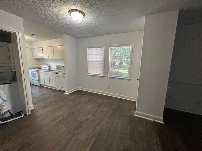 Building Photo - 2504 Avent Ferry Rd