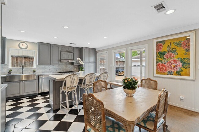 Building Photo - 6158 Burgoyne Rd