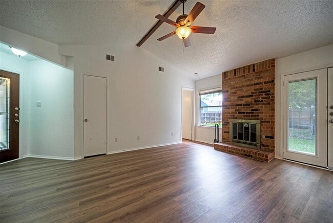 Building Photo - 702 Twin Oak Trail