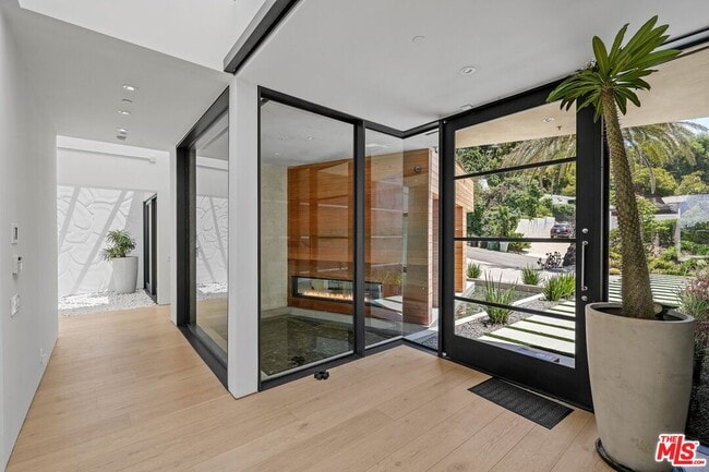 Building Photo - 455 Castle Pl